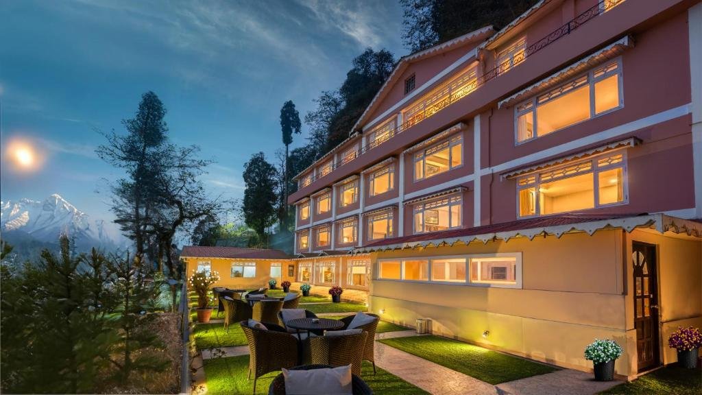 Summit Oakden Resort