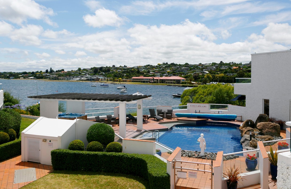 Lake Edge Resort - NZ