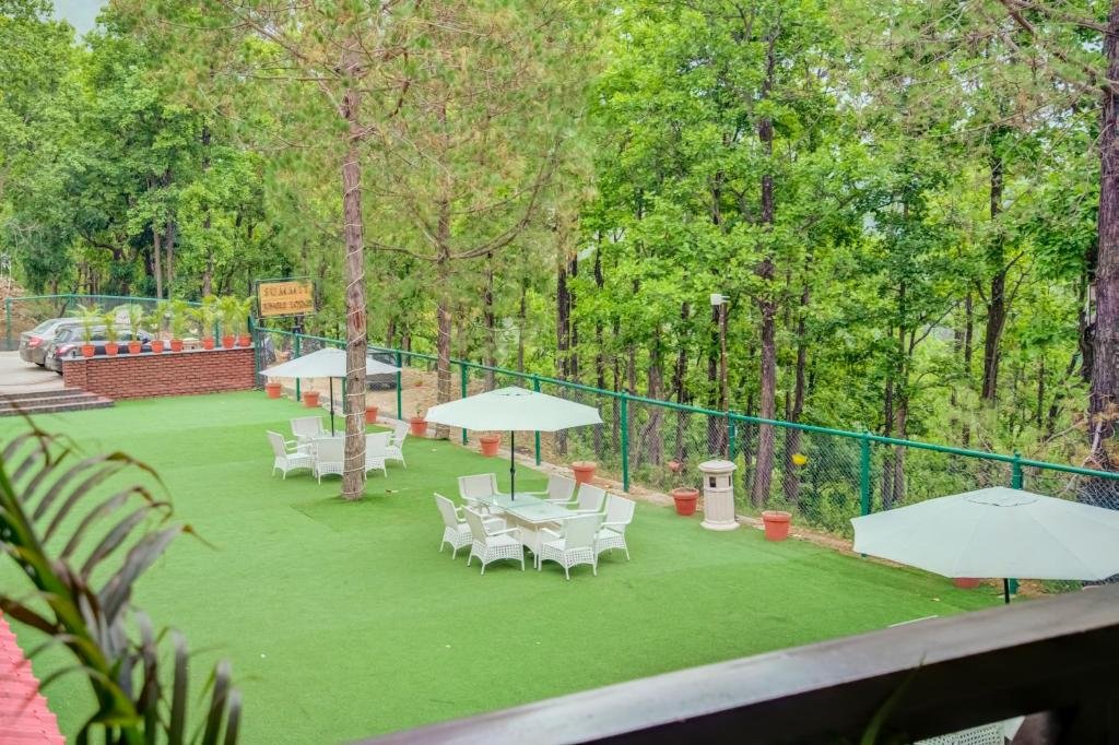 Summit Jungle Lodge Lansdowne