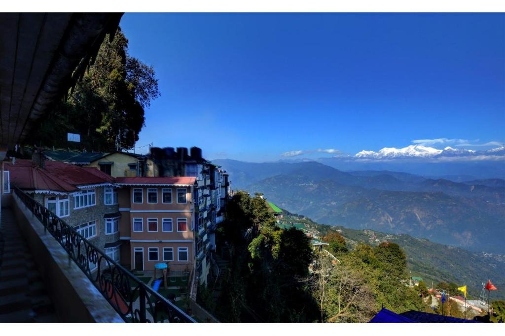 Summit Oakden Resort